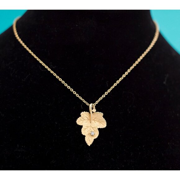 Vintage Gold Leaf Choker Necklace 15.5 Inches by Avon E14 - Picture 2 of 3